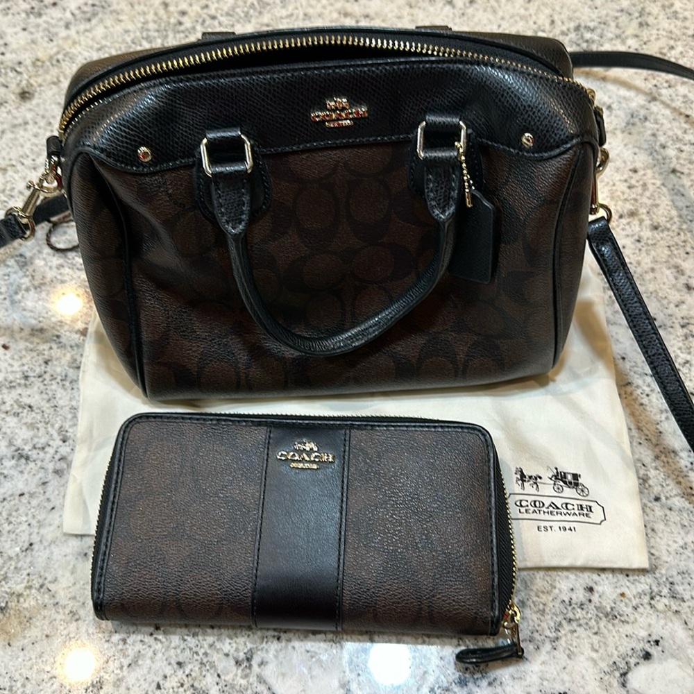 Classic Coach deep brown bag w C print, 9Wx 7H x 4W Leather w wallet, shoulder
